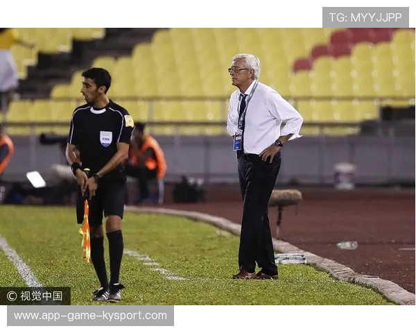 国际足坛中国崛起势不可挡 体育奇迹耀眼现身，国际中国足球运动员