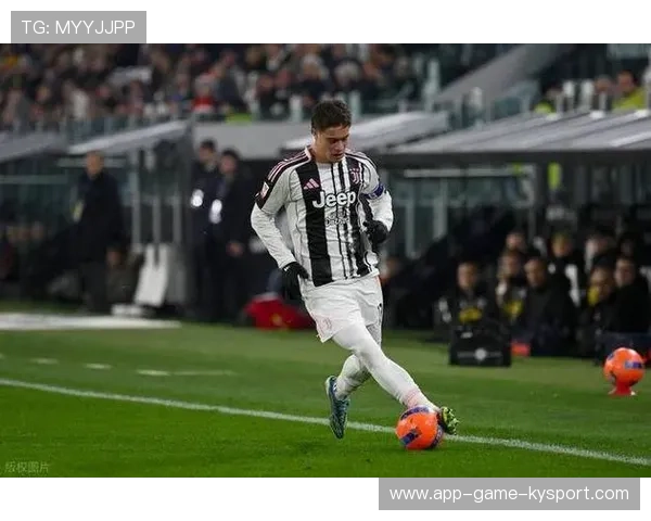 尤文图斯锋线在比赛中显示出强大压迫力